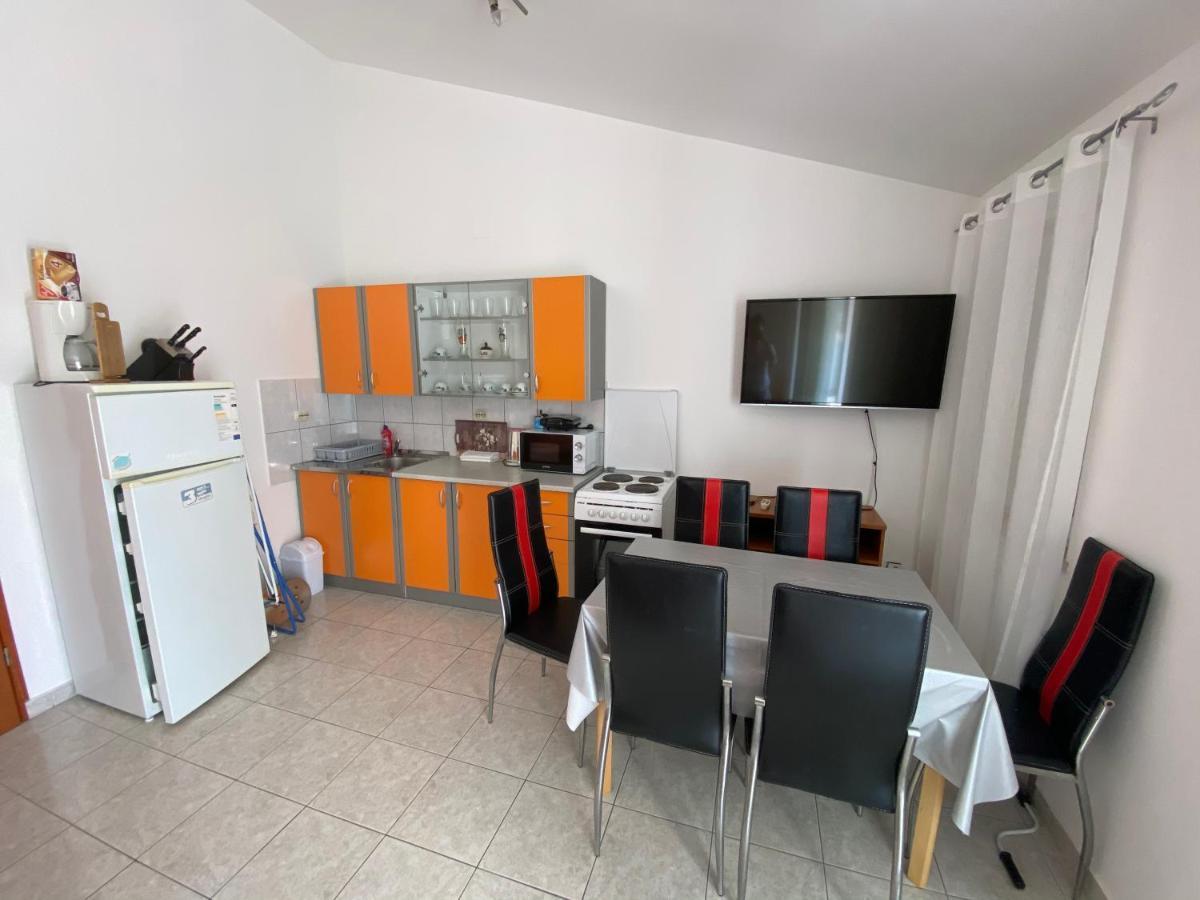 Apartmani Anita Starigrad Paklenica Extérieur photo