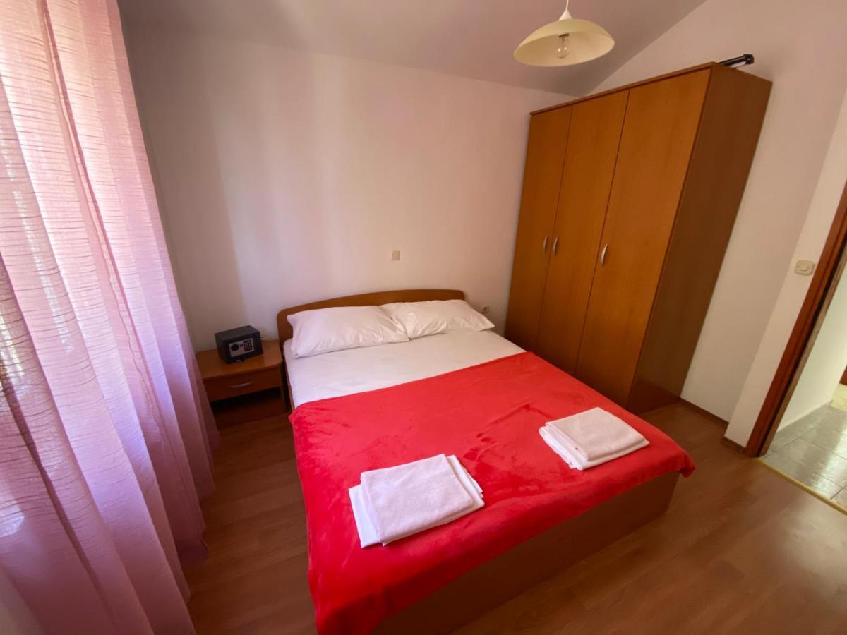 Apartmani Anita Starigrad Paklenica Extérieur photo