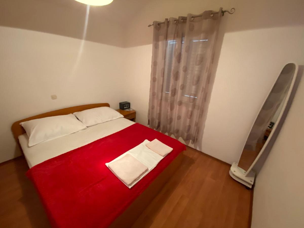 Apartmani Anita Starigrad Paklenica Extérieur photo